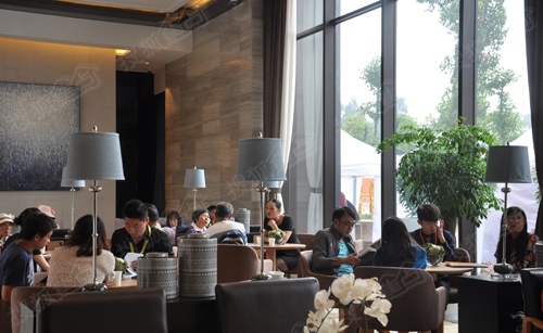 W020190408534108126214 W020190408534108126214